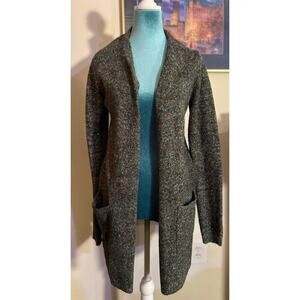 Naturals green long cardigan
Size small￼